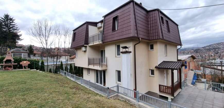 Kuća sa garažom i poslovnim prostorom Bakarevićeva / Bistrik